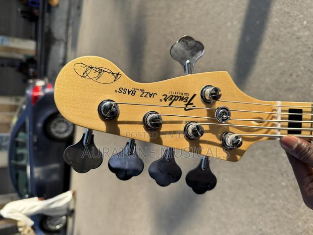 Fender Passive Jazz Bass Guitar · Photo 3