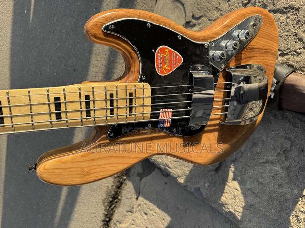 Fender Passive Jazz Bass Guitar · Photo 2