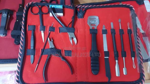 17 Pieces Manicure and Pedicure Set Stainless Steel · Photo 3