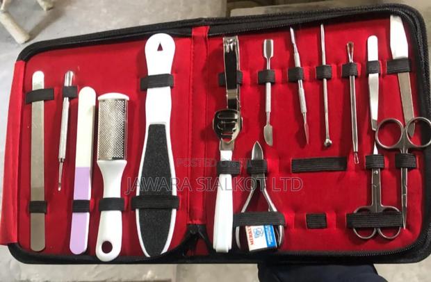 17 Pieces Manicure and Pedicure Set Stainless Steel · Photo 4