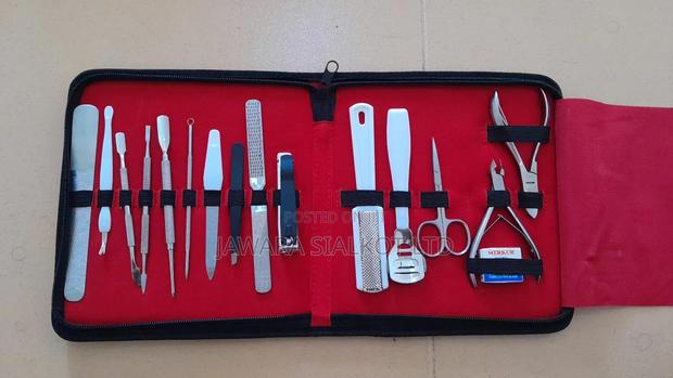 17 Pieces Manicure and Pedicure Set Stainless Steel · Photo 1