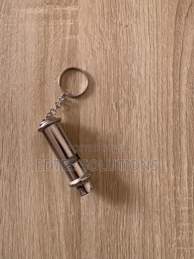 High Quality Loud Whistle With Lanyard Metal · Photo 3