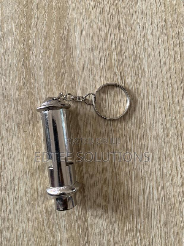 High Quality Loud Whistle With Lanyard Metal · Photo 1