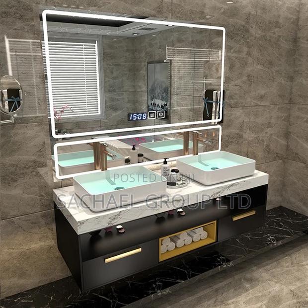 Elegant Marble Double Basin · Photo 1