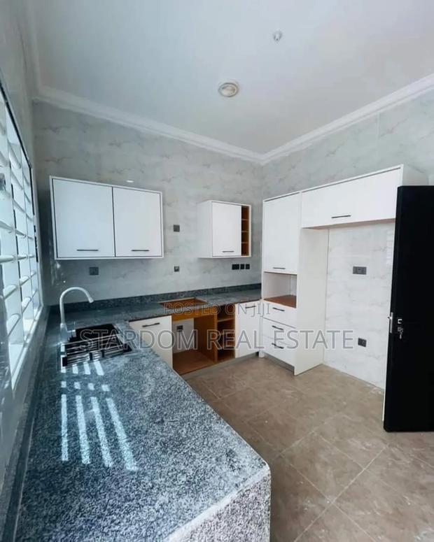 3bdrm Duplex in Spintex for sale · Photo 2