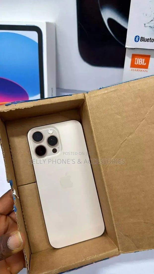 Apple iPhone 16 Pro Max 256 GB Gold · Photo 1