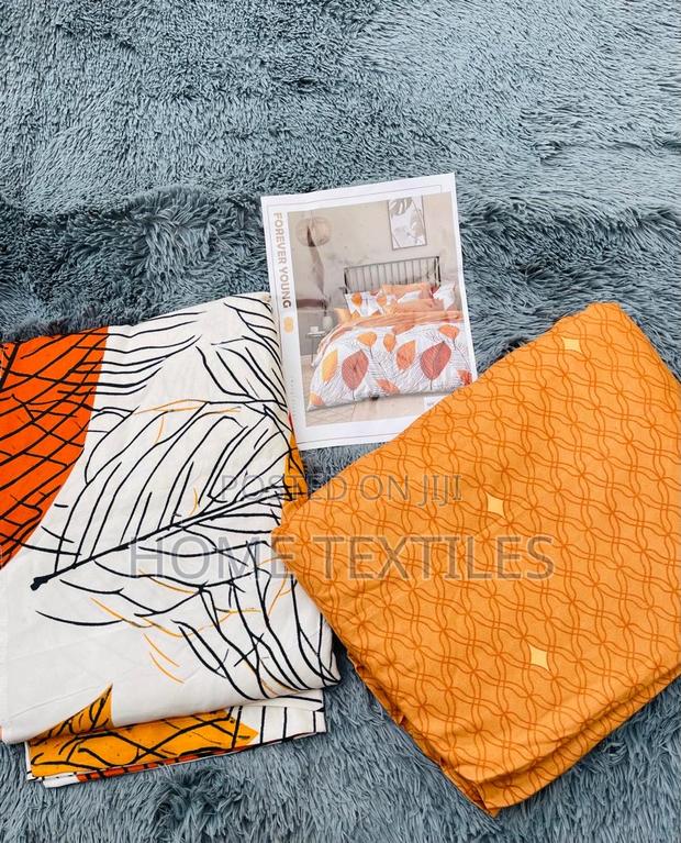 2 Different Bedsheets With 4 Pillow Cases for King Size · Photo 1