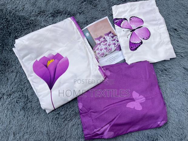 2 Matching Bedsheets With 4 Pillow Cases · Photo 1