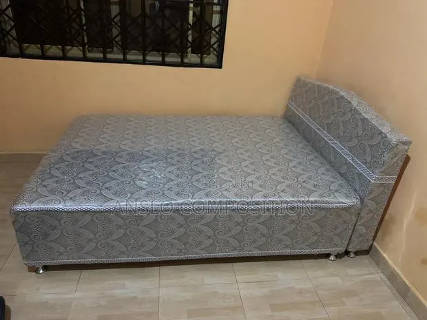 Quality Inbuilt Double Bed · Photo 1
