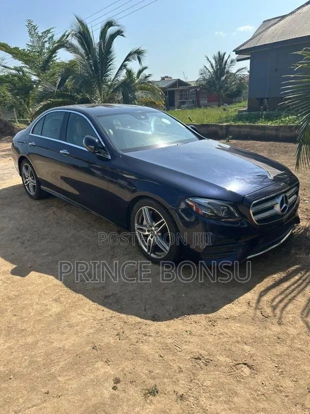 Mercedes-Benz E300 2018 Blue · Photo 1