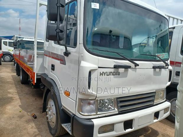 Hyundai 5 Ton 8 Holes Big Lights · Photo 2
