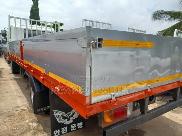 Hyundai 5 Ton 8 Holes Big Lights · Photo 4