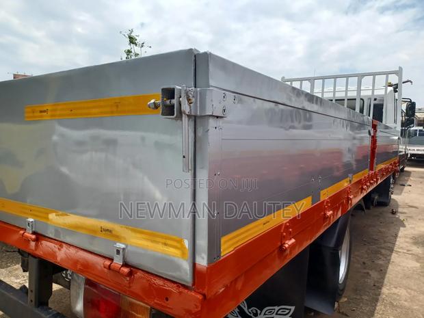 Hyundai 5 Ton 8 Holes Big Lights · Photo 5