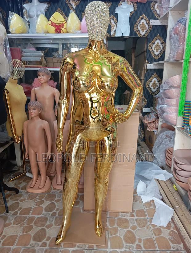 Plus Size Gold Female Mannequins With Diamonds Stone Face · Photo 2