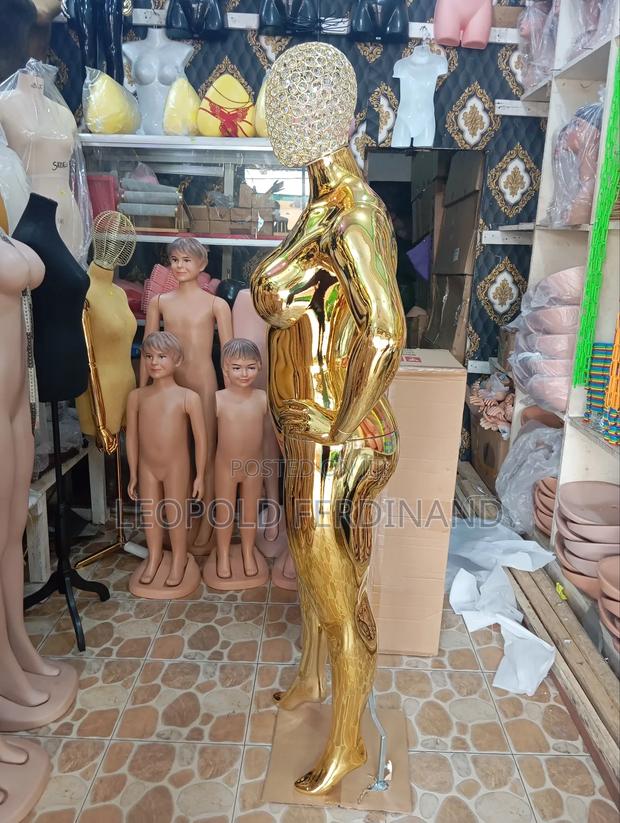 Plus Size Gold Female Mannequins With Diamonds Stone Face · Photo 4