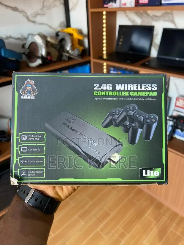4K Ultra Game Stick Lite Retro Gaming Console - 2 Wireless Controllers · Photo 1