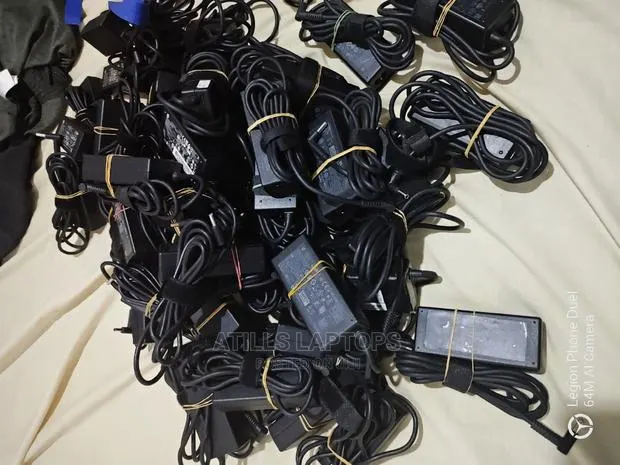 Hp Blue Pin Charger 3.34amps , 65watts · Photo 1
