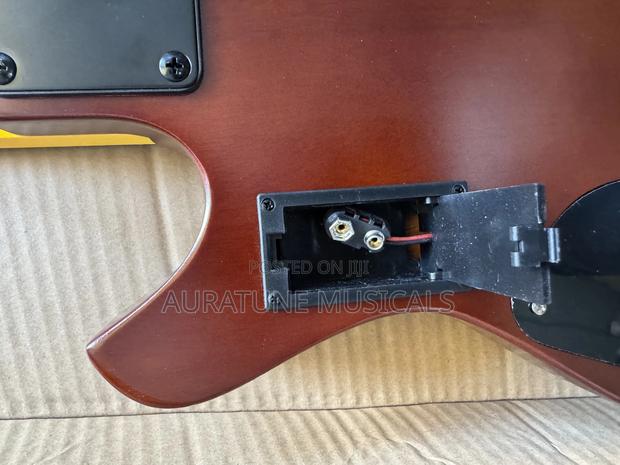 Ibanez Bass Guitar Active · Photo 5