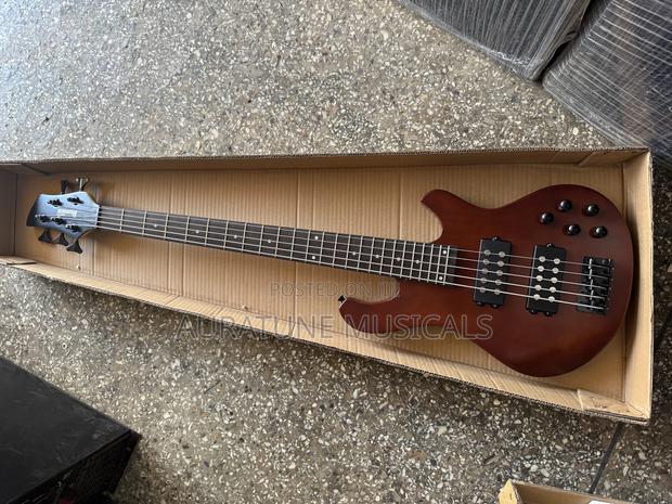 Ibanez Bass Guitar Active · Photo 1
