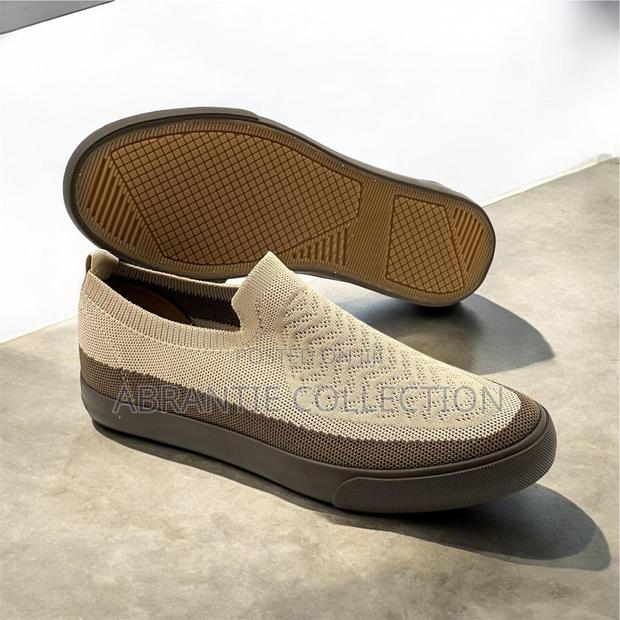 Men Fashion Easy Wear Brown · Photo 1