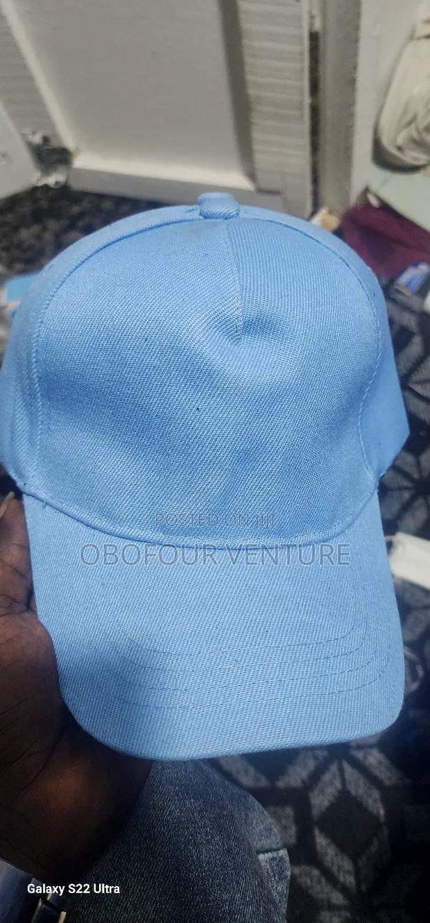Baseball Cap With a Good Quality Material for Printing · Photo 2