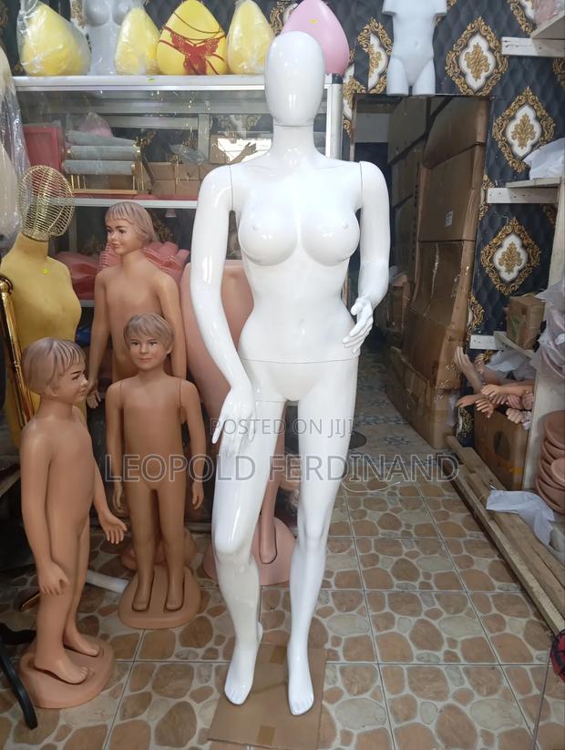 White Big Burst Female Mannequins · Photo 3