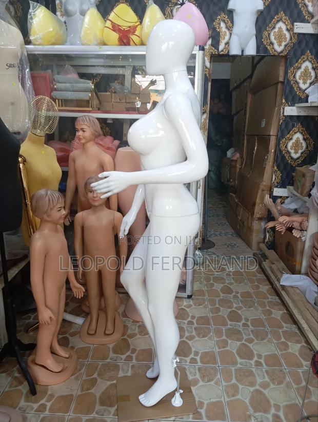 White Big Burst Female Mannequins · Photo 4