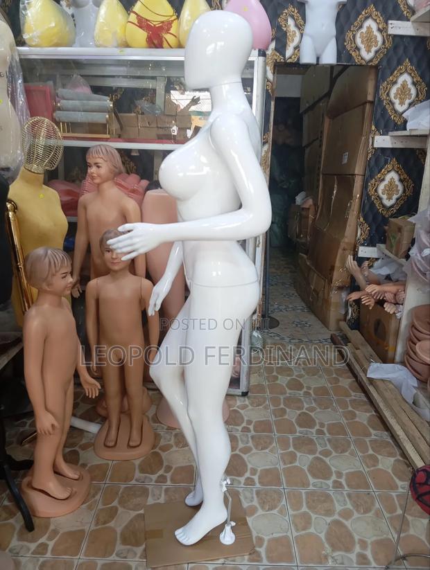 White Big Burst Female Mannequins · Photo 5