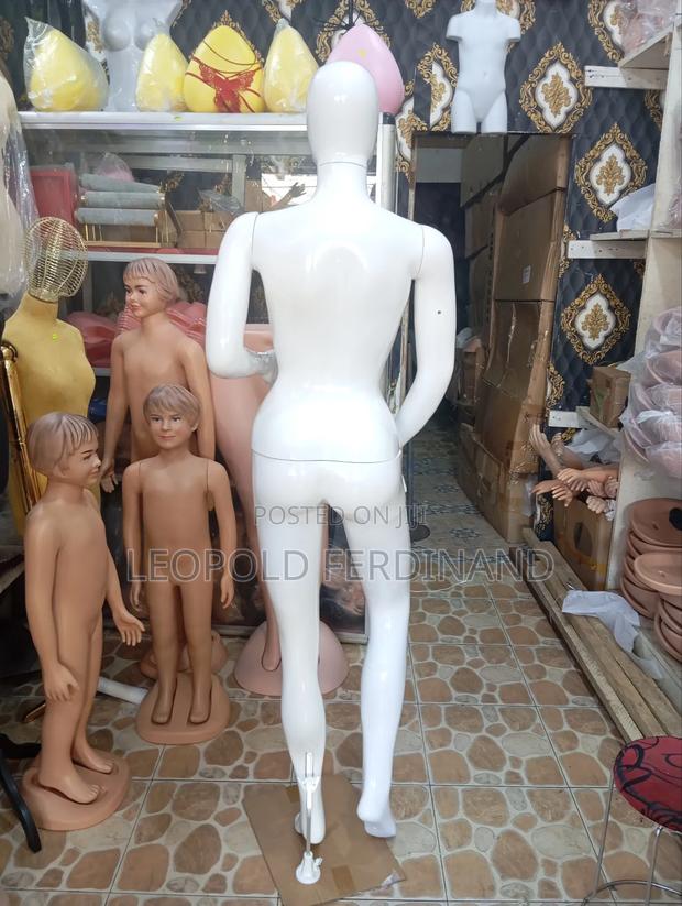 White Big Burst Female Mannequins · Photo 6