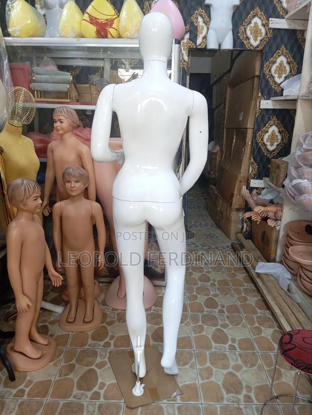 White Big Burst Female Mannequins · Photo 7