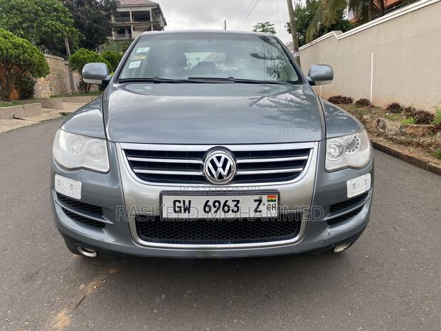 Volkswagen Touareg 3.0 V6 TDI 2005 Gray · Photo 2