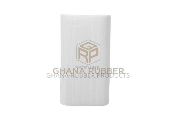 Paper Hand Towels Z-Fold (22.5cm X 21.2cm) (2000pcs) · Photo 1