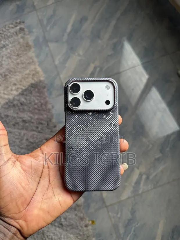 Apple iPhone 17 Pro 256 GB Silver · Photo 1
