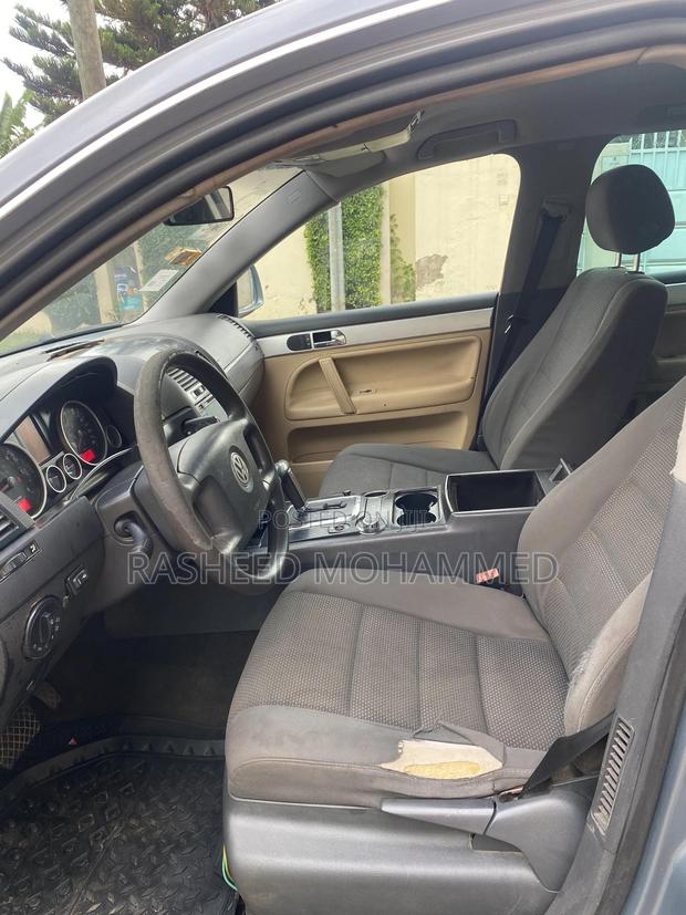 Volkswagen Touareg 3.0 V6 TDI 2005 Gray · Photo 4