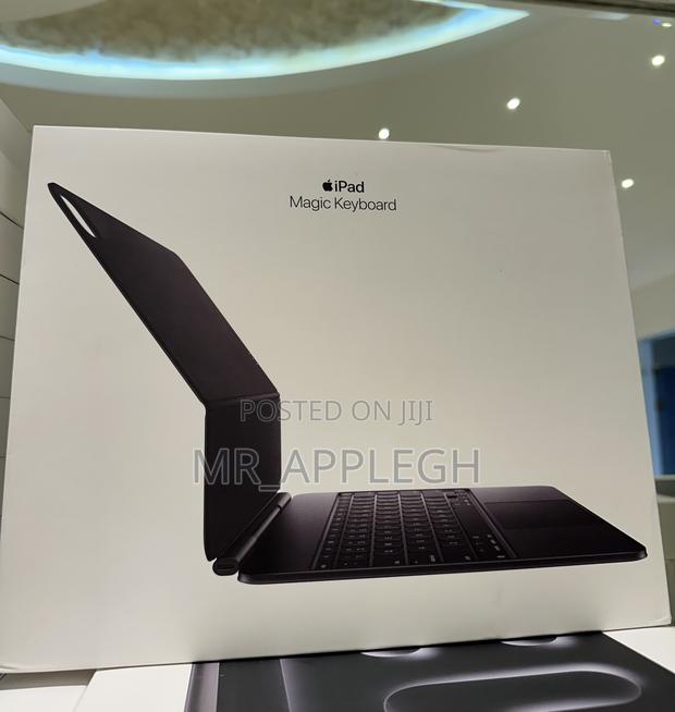 Apple - Magic Keyboard for iPad Pro 13‐Inch (M4) · Photo 1