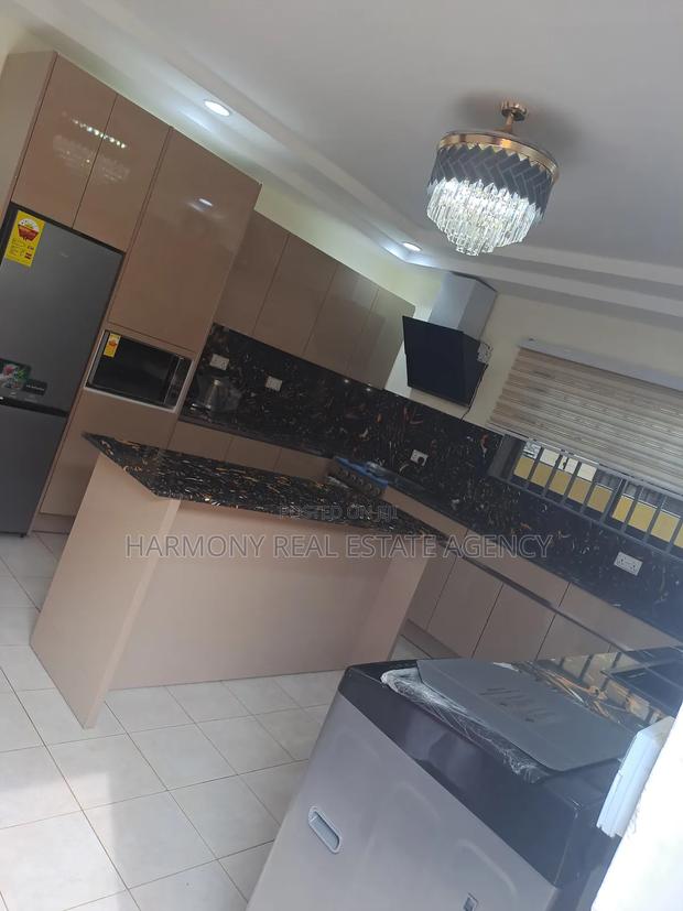 Furnished 5bdrm House in West Legon for rent · Photo 6