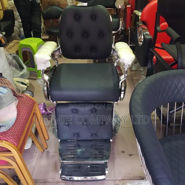 Grand Executive Barbering Chair · Photo 2