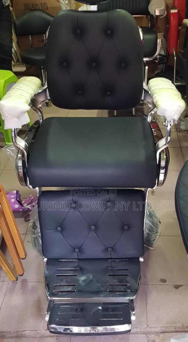 Grand Executive Barbering Chair · Photo 3