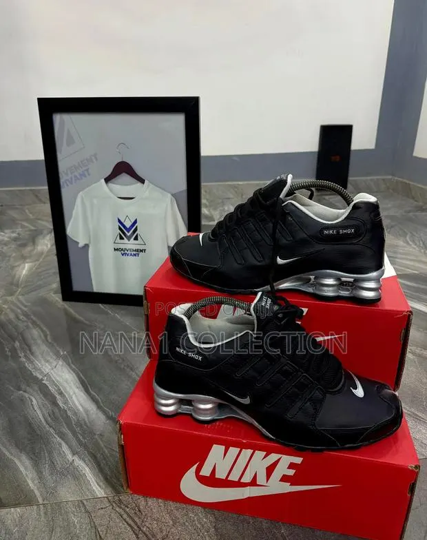 Nike Shox “Black” Sneakers · Photo 1