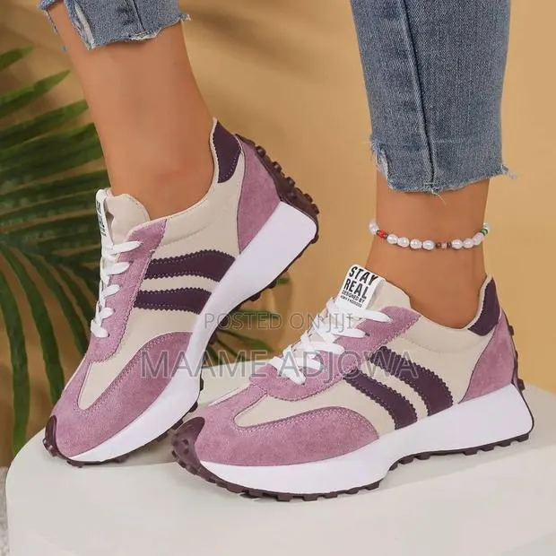 Ladies Sneakers · Photo 1