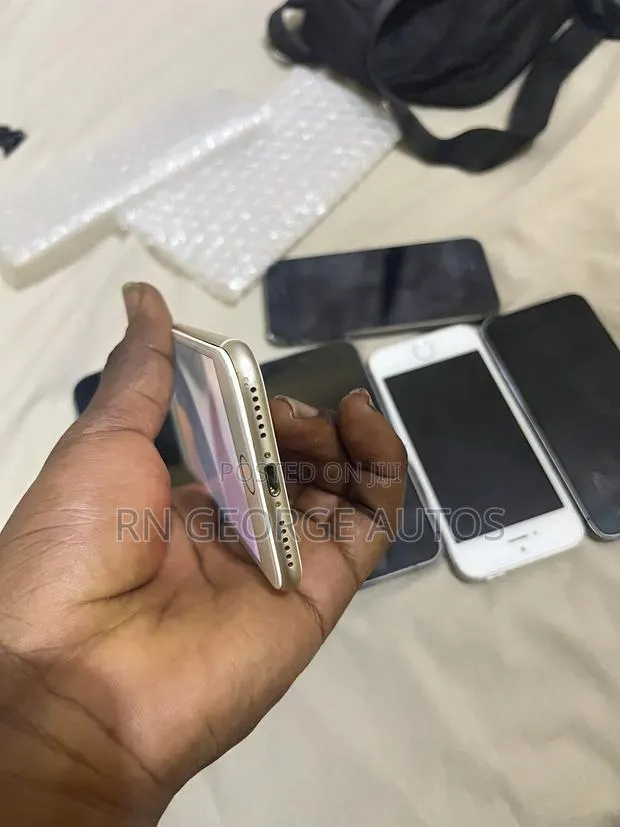 Apple iPhone 7 32 GB Gold · Photo 1