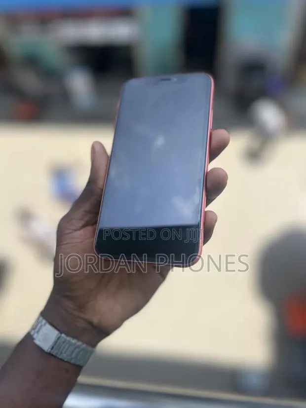 Apple iPhone XR 128 GB Orange · Photo 1