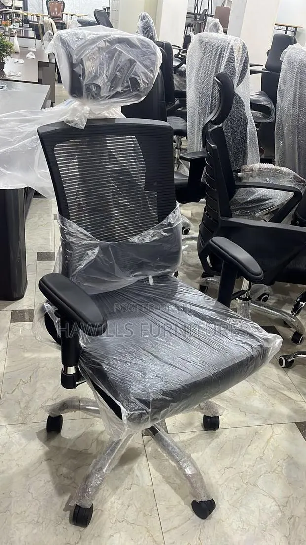 Executive Office Chair/Swivel · Photo 1