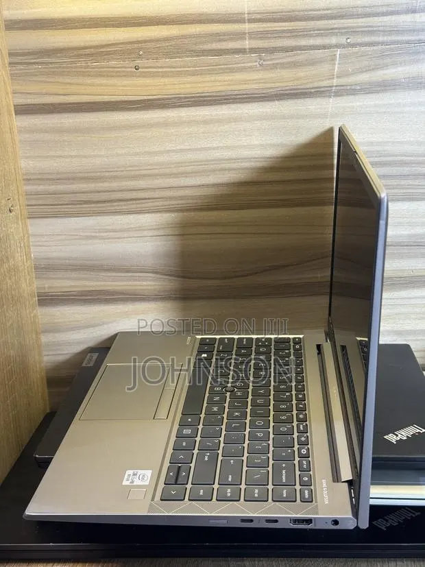 Laptop HP ZBook Firefly 14 G7 8GB Intel Core i5 SSD 256GB · Photo 1