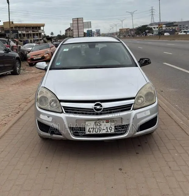 Opel Astra 1.6 Caravan 2008 Silver · Photo 1