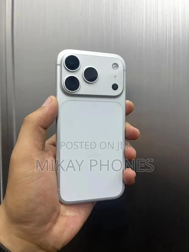 Apple iPhone 17 Pro Max 256 GB White · Photo 1