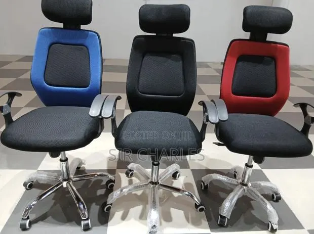 Headrest Swivel Office Chair · Photo 1