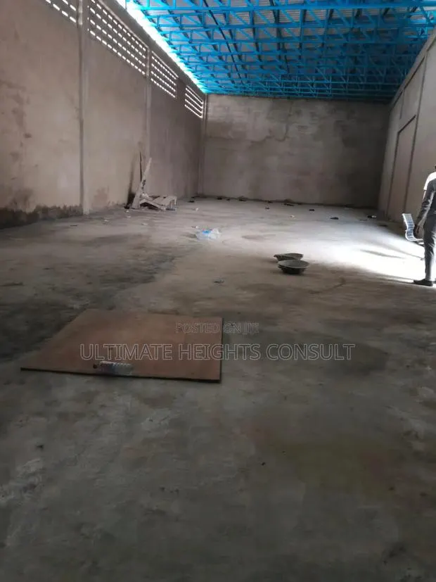 2120 Square Meter Warehouse for Rent at Spintex · Photo 1