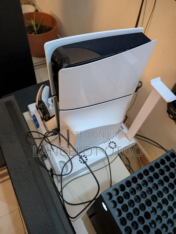 Sony PlayStation 5 Slim · Photo 1