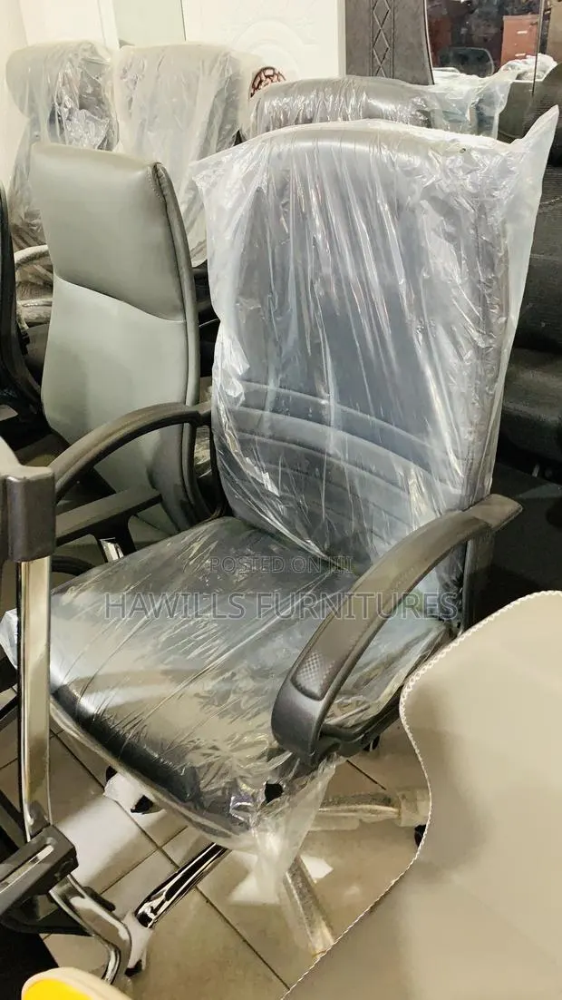 Standard Office Chair · Photo 1